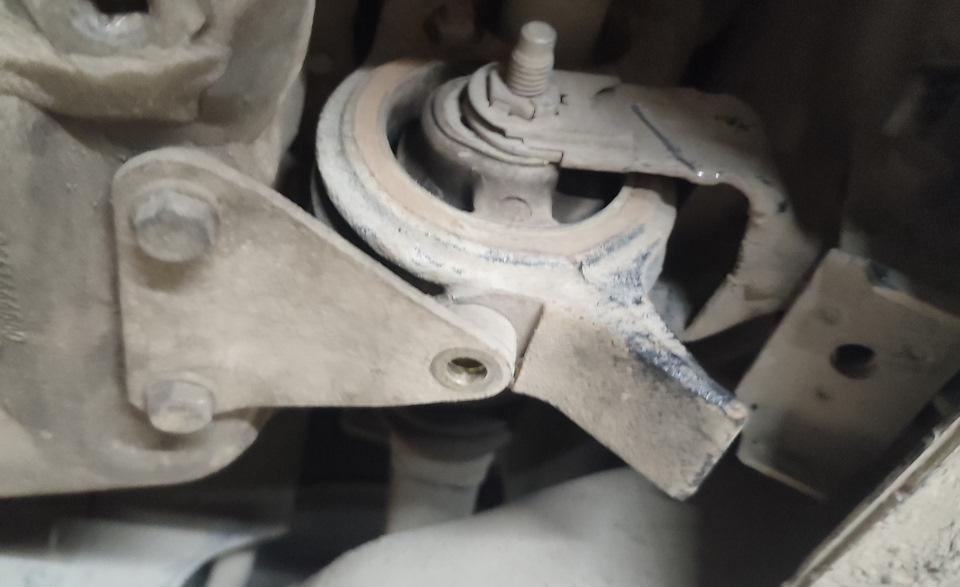 Скрип при переключении передач. Привет от предыдущих "ремонтников ...