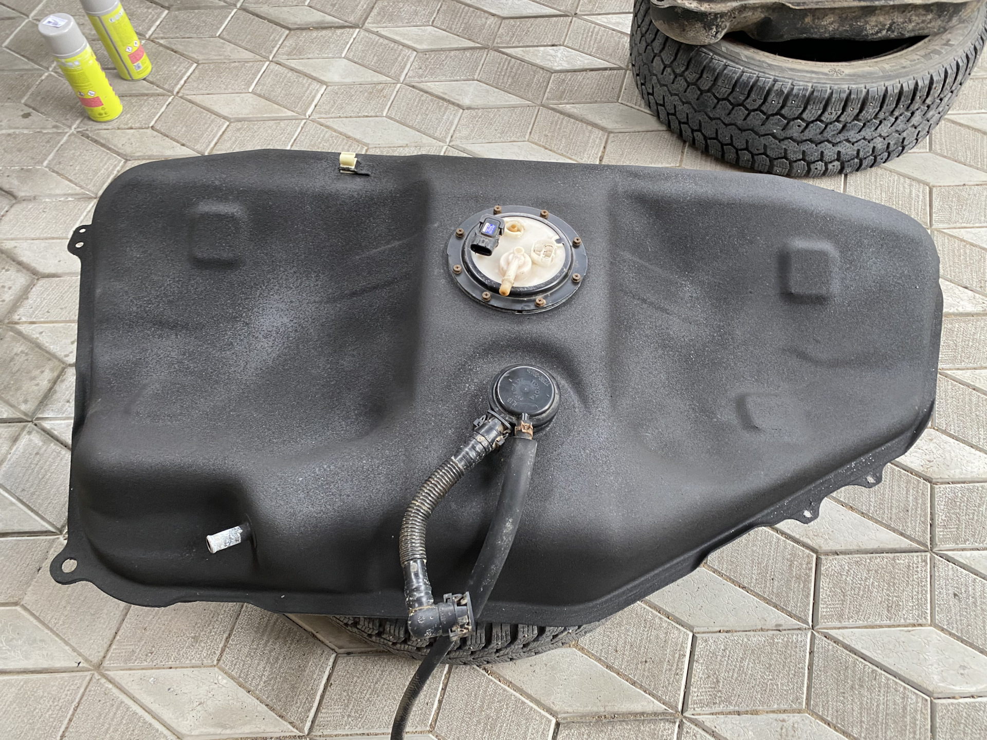 Часть вторая — переделка топливной системы (замена бака, заливной ...