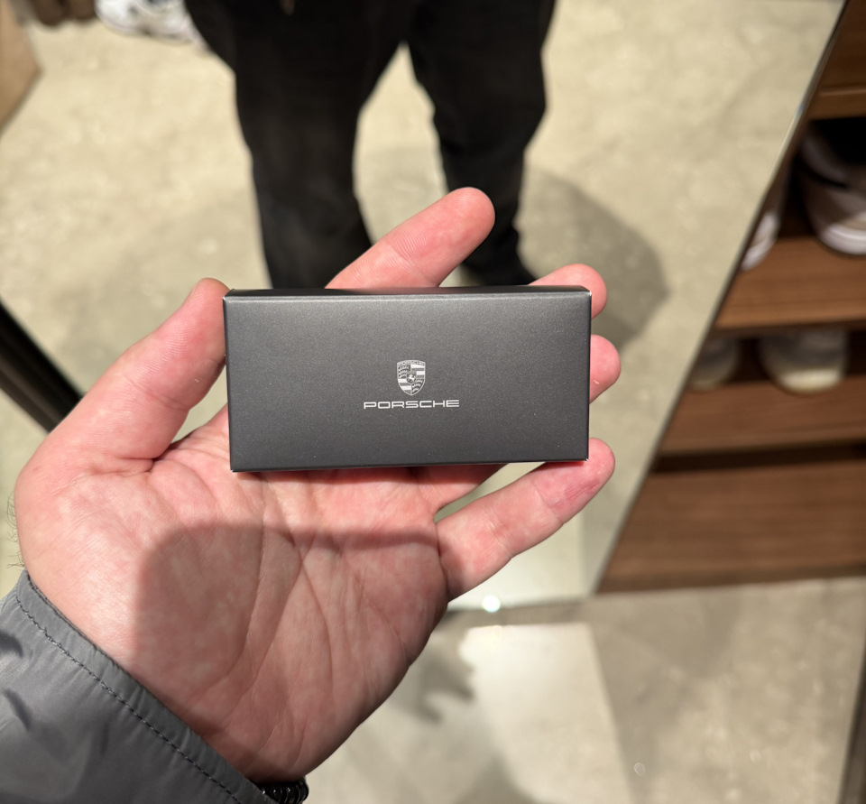 Мне тут товарищ подарил оригинальный брелок Порше — Porsche Panamera (2G) 971