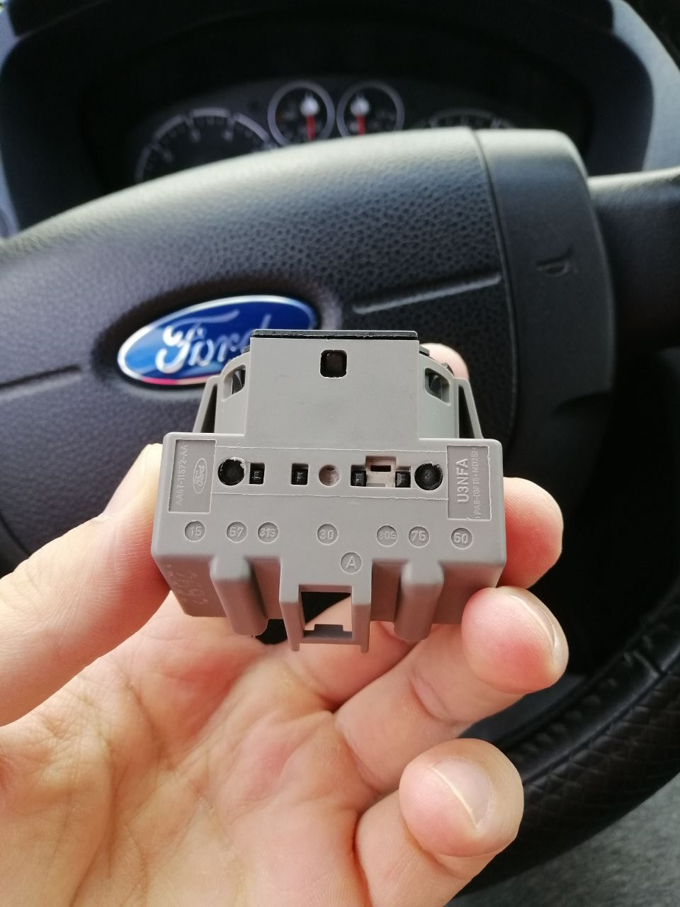 Решение проблем с хаотичным выключением магнитолы и зависанием ...