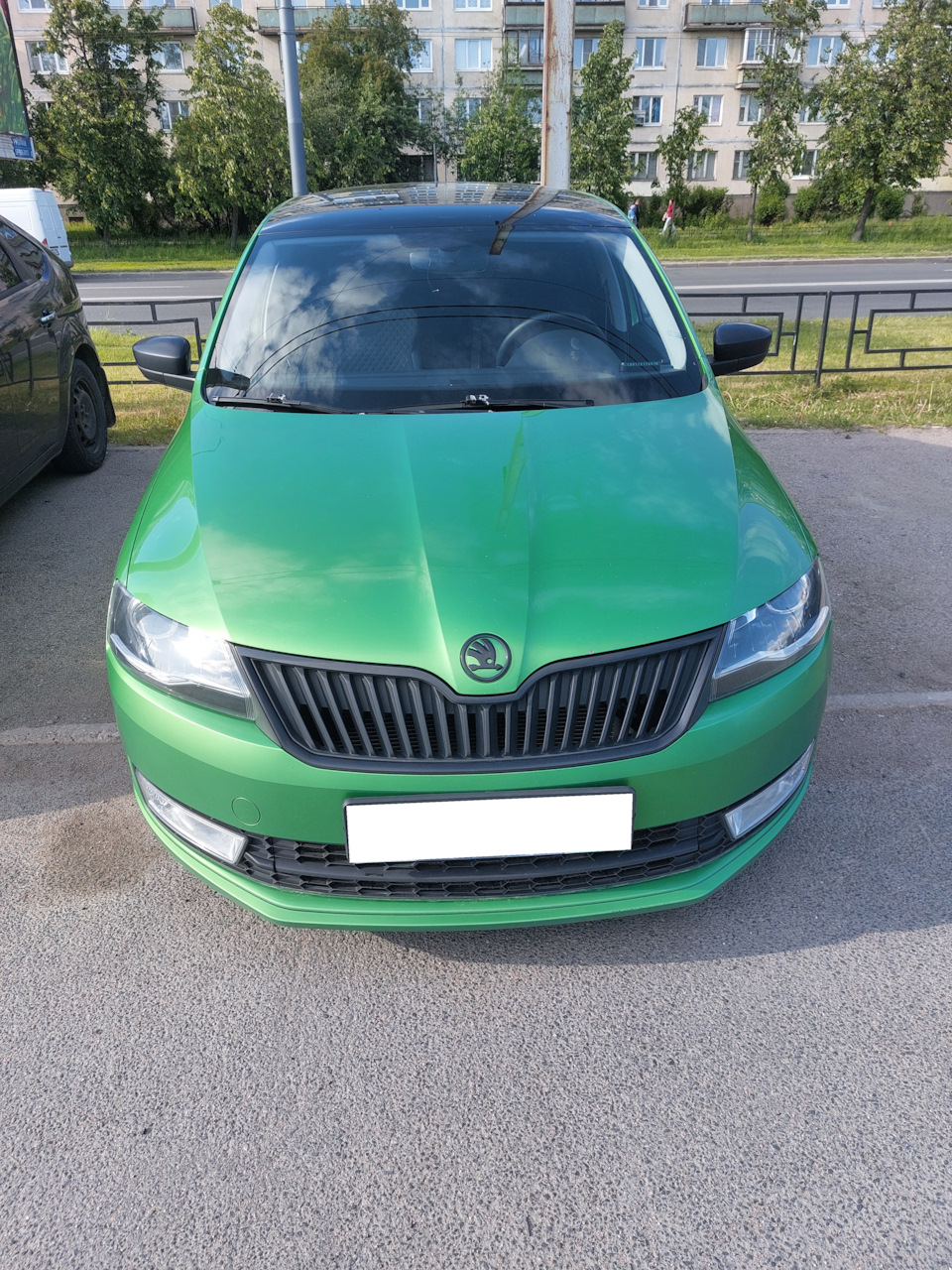Замена лобового и щеток стеклоочистителей — Skoda Rapid (1G), 1,6 л ...