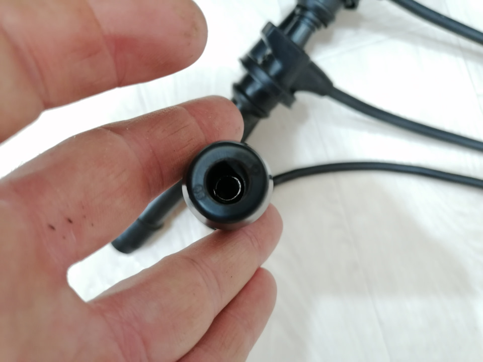 Глубину металлического наконечника делаем как на оригинальных проводах. Я использовал штангенциркуль для этого. — Hyundai Accent (2G)