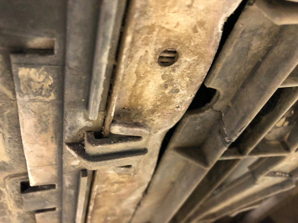 Радиатор и рамка радиатора — замена — Porsche Boxster (982)