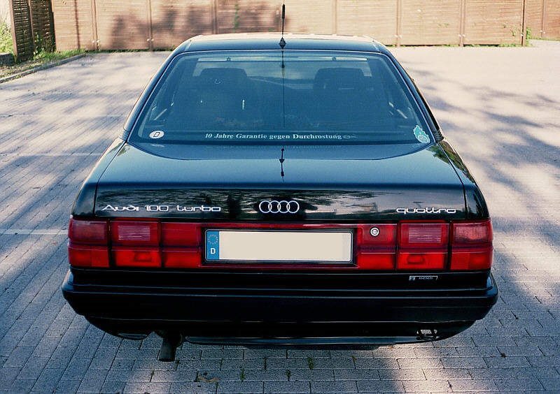 Задняя полка Audi 100