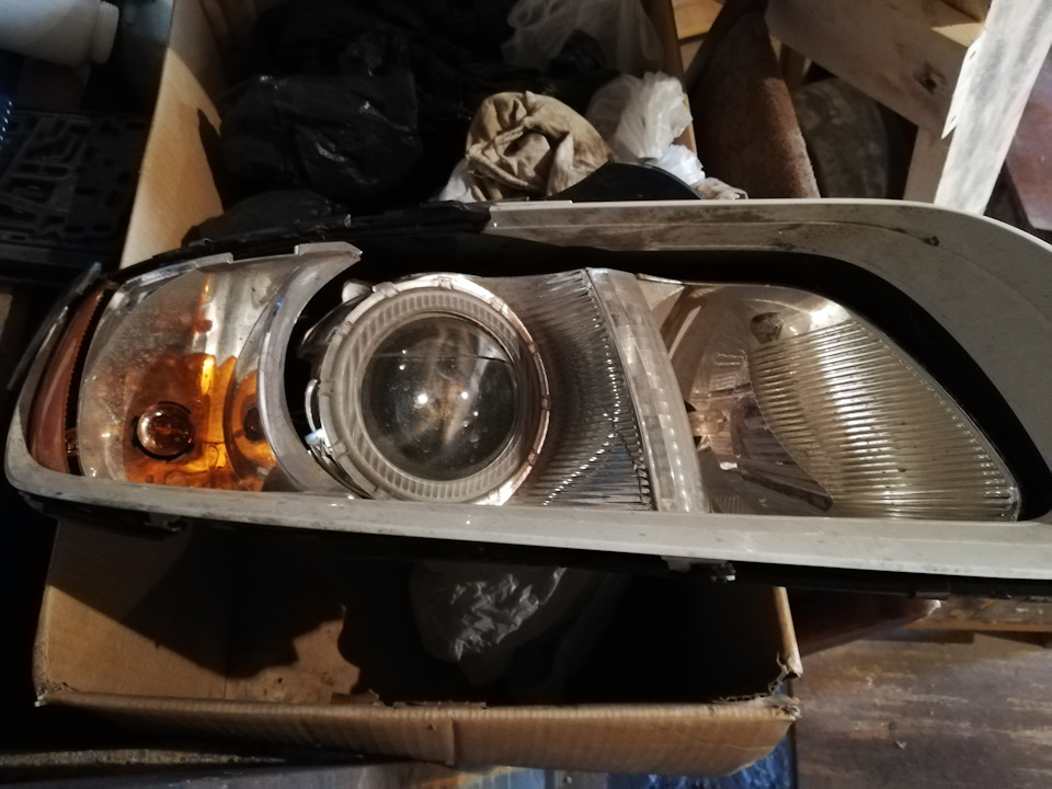 Фары volvo s40 ii. Линза вольво s40. Фары вольво s80. Фары вольво s60 2007. Volvo s40 линзы в фары.