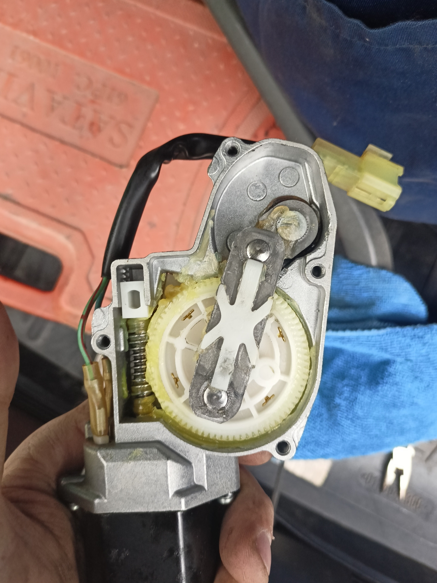 Дворник к верху. — Honda Fit (1G), 1,5 л, 2007 года | своими руками ...