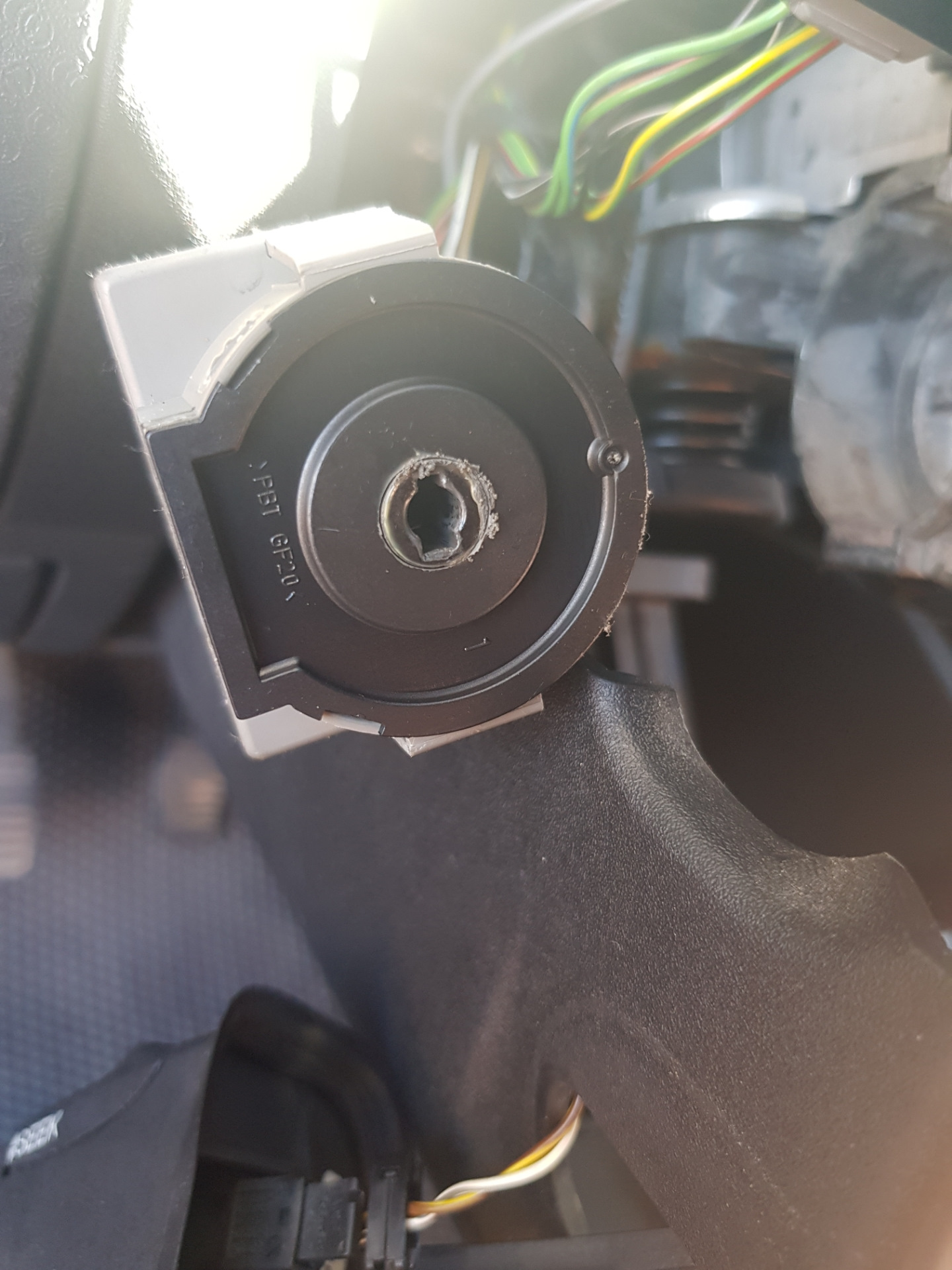 Не заводится при повороте ключа, тухнет приборка… — Ford Fusion, 1,6 л ...