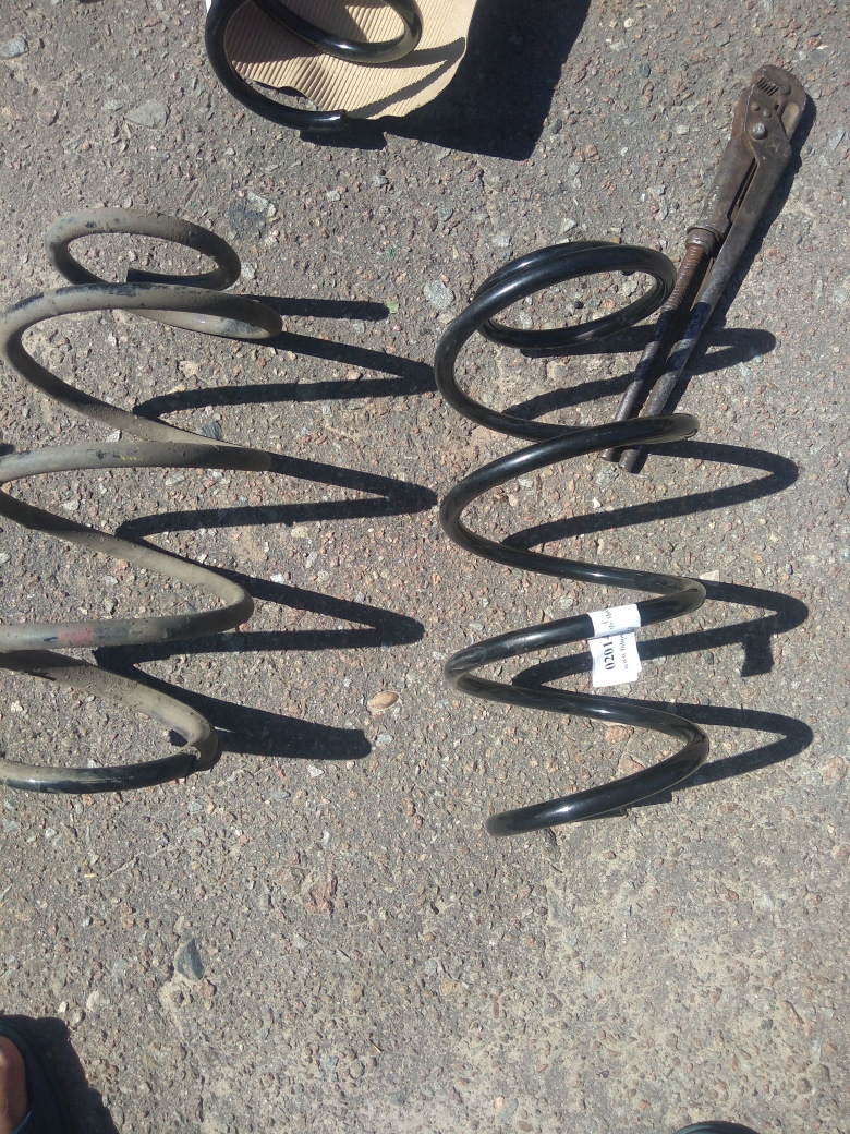 усиленные пружины land cruiser 100. установка усиленных пружин. разница пружин субару. пружины х трейл т31. замена задних пружин камри 70.