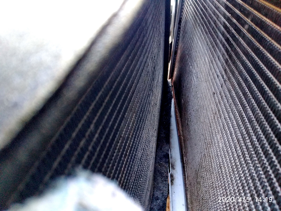 Чистка сот радиаторов кондея и охл. двигателя. — Lada Гранта лифтбек, 1 ...