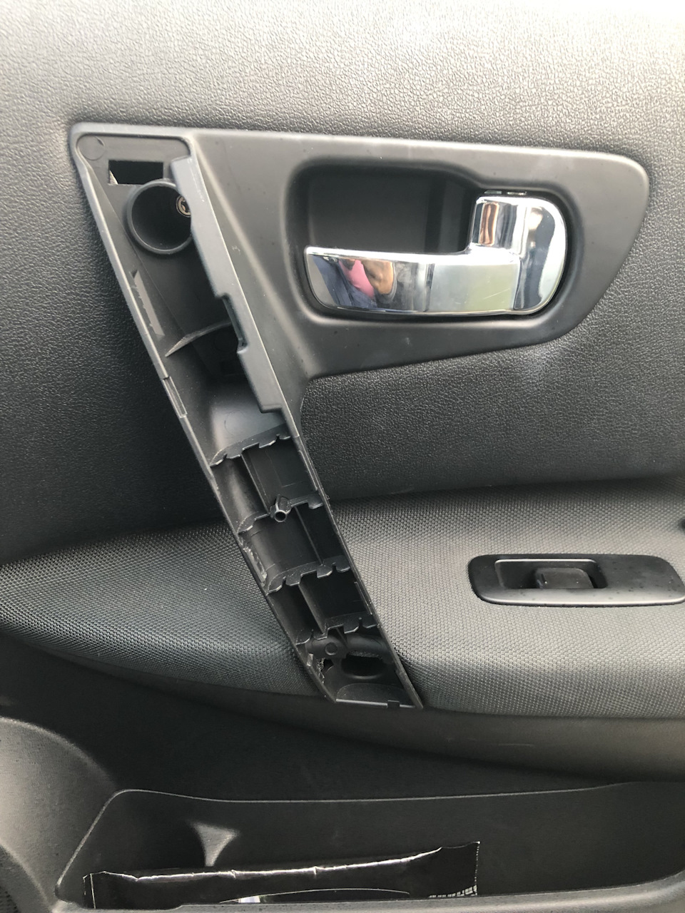 Скрип передних ручек — Nissan Qashqai (1G), 2 л, 2011 года | своими ...