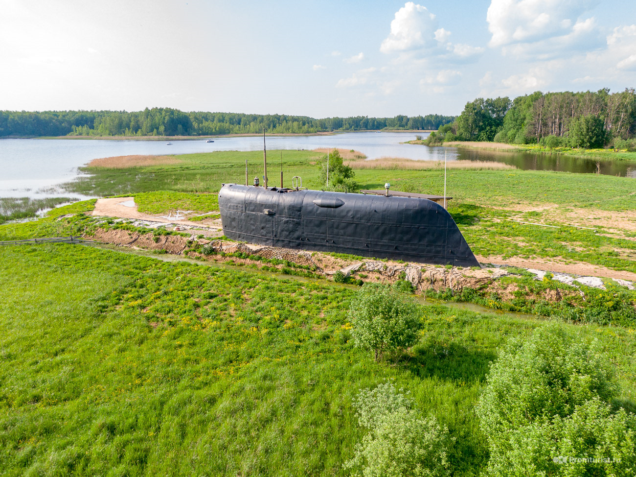 Памятник подводной лодке к 19 в Подмосковье