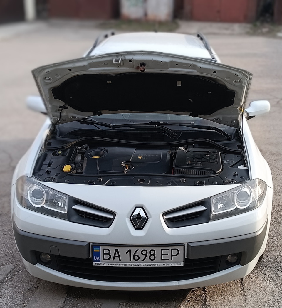 Подкапотний пластик Renault Megane 2 — Renault Megane II, 1,5 л, 2009 года  | аксессуары | DRIVE2