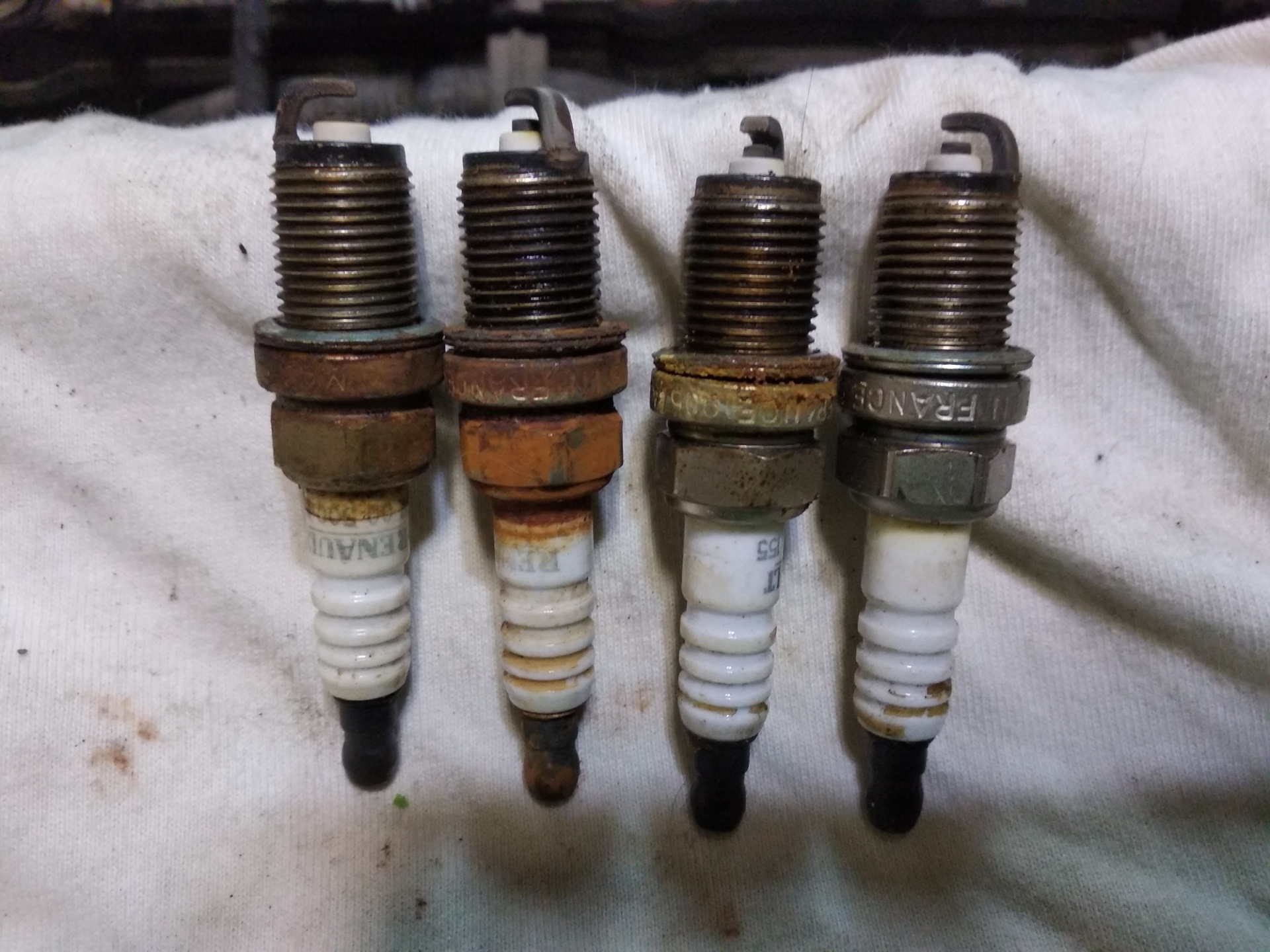 Свечи рено сценик 1. Оки свечи. Меган свечи свечи рено. Свечи рено кангу 1. 6.