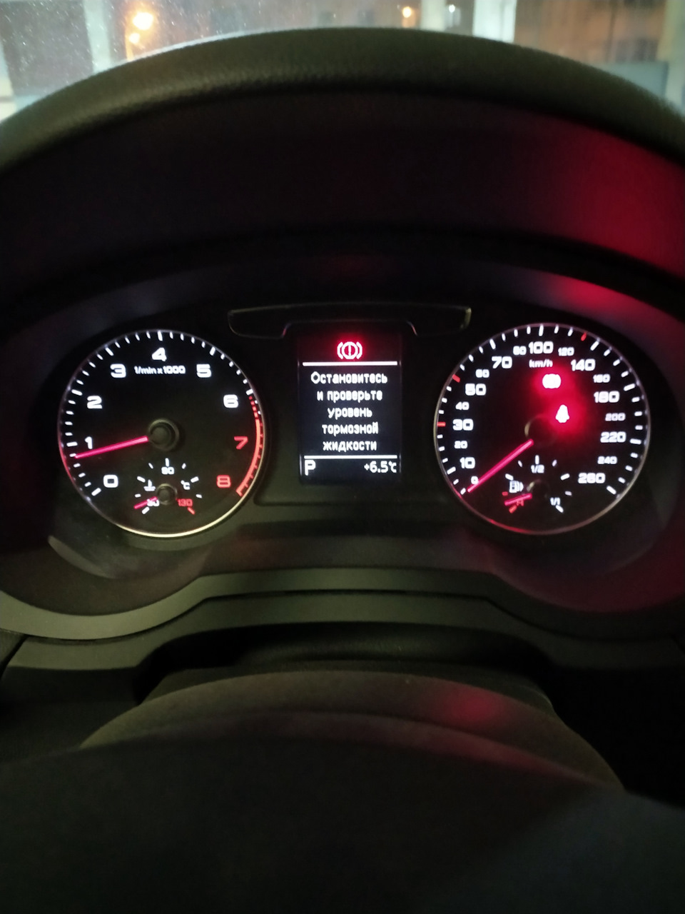 Потек передний левый суппорт — Audi Q3 (1G), 2 л, 2015 года | поломка ...