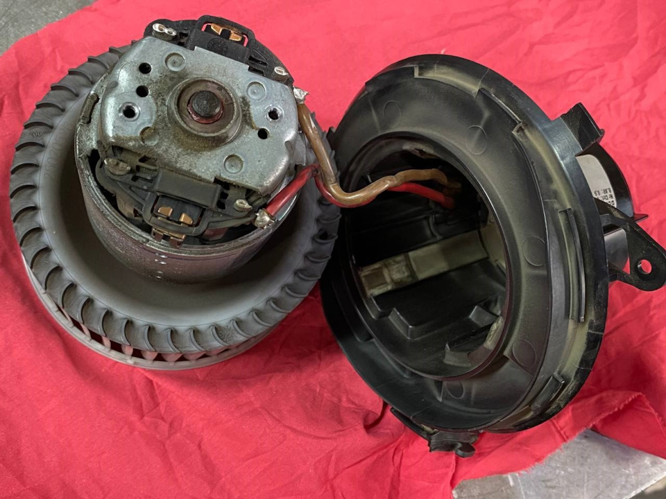 Чистка моторчика печки, пластика в моторнике и замена фильтров 🧹🧽 ...