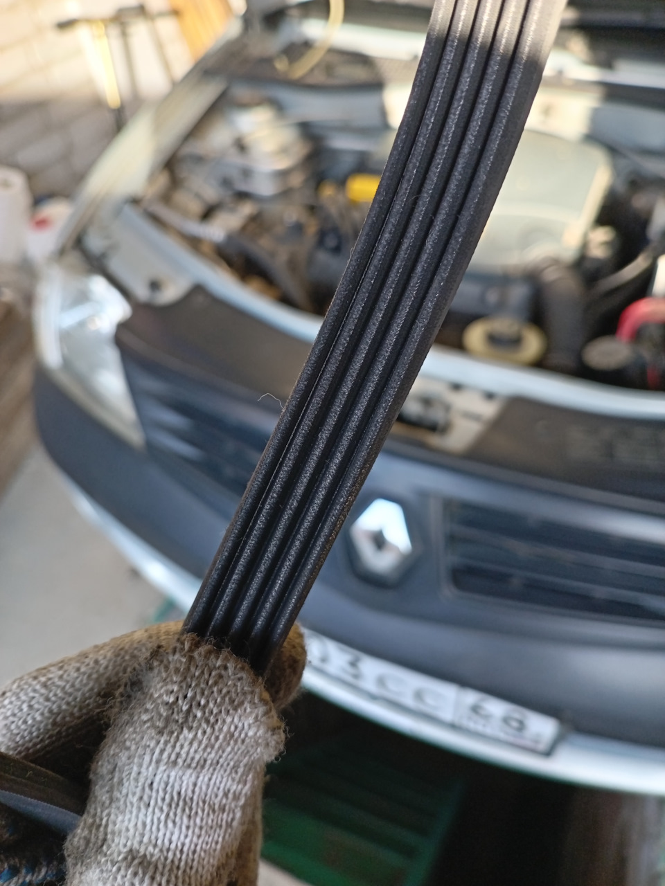 снял старый ремень — Renault Logan (1G)