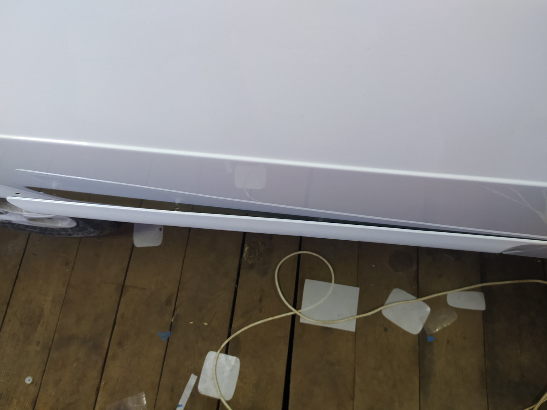 Установка молдингов на авто своими руками: всё, что нужно знать