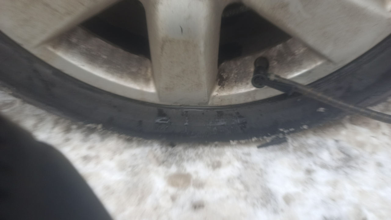2 трубы 100 колес. Чем сделать отверстие в грузовой покрышке под 100 трубу. как сделать отверстие в резине. чем сделать отверстие в покрышке от грузовика.