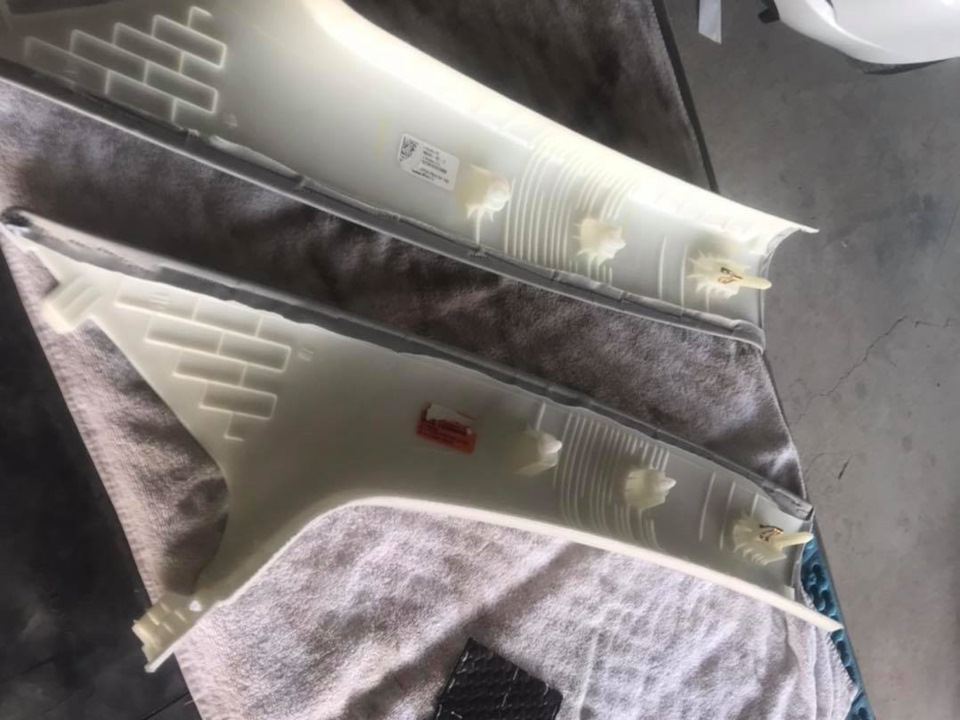 Запчасти на фото: C220E. Фото в бортжурнале Tesla Model 3