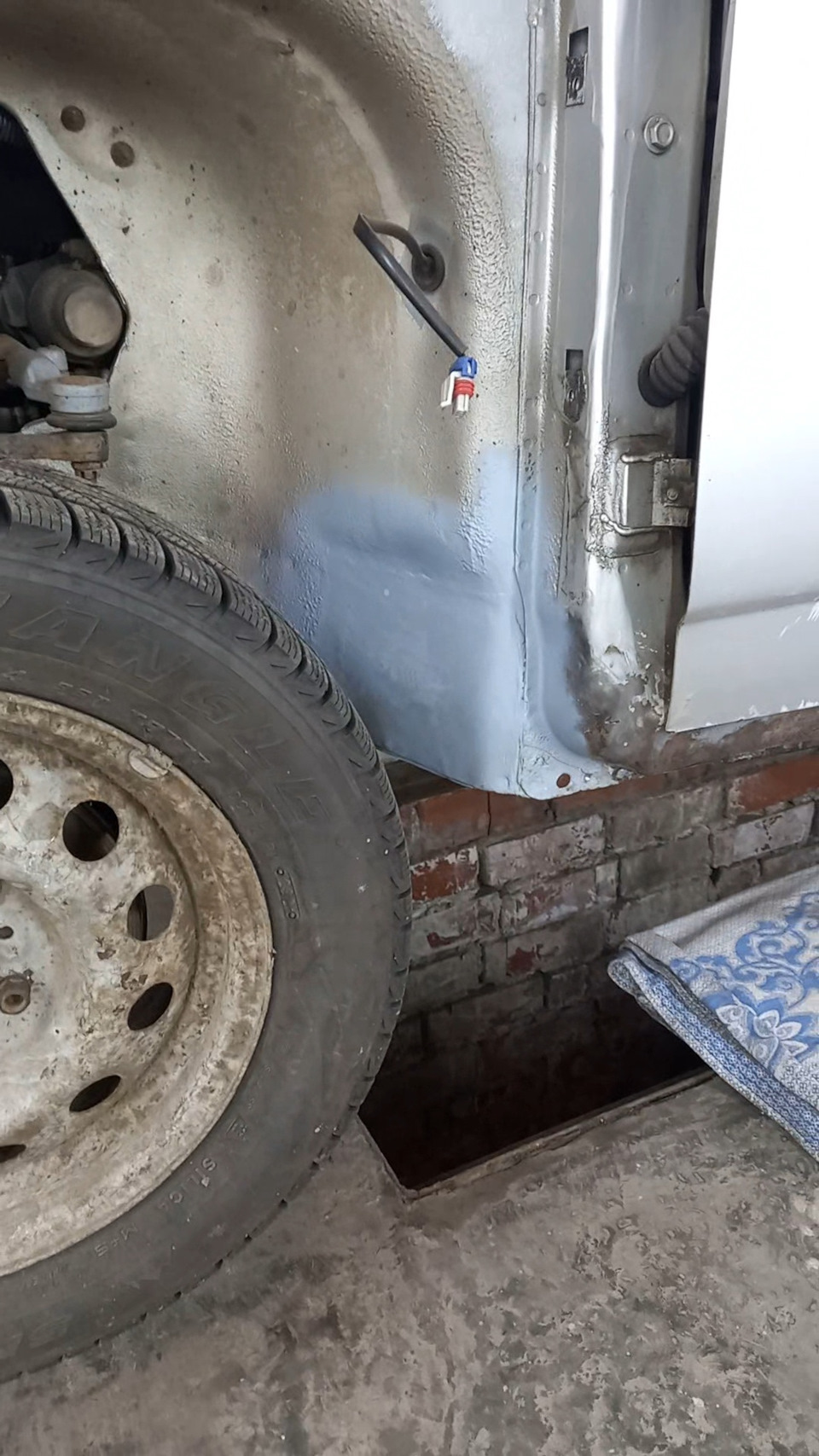 Левый брызговик — Lada Приора универсал