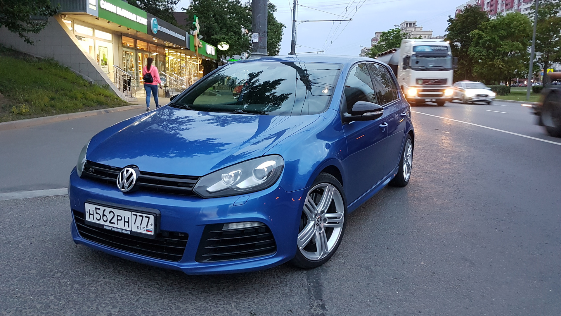 Blue Volkswagen Golf Tuning