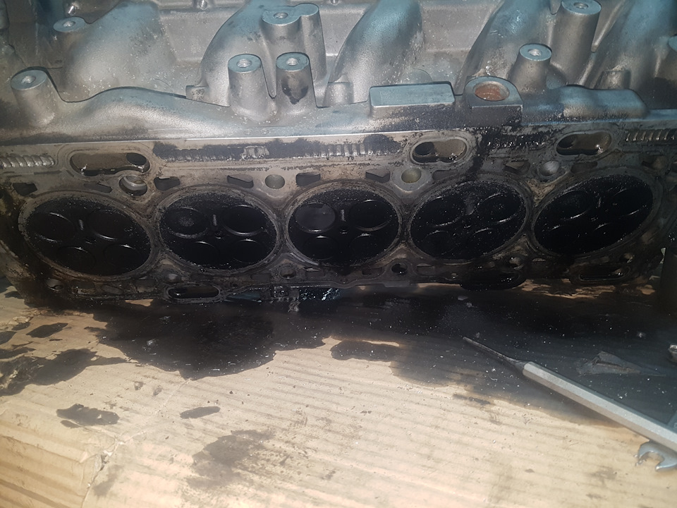 Volvo xc 90 D5244T4. Замена маслосьемных колпачков. Сломана свеча ...