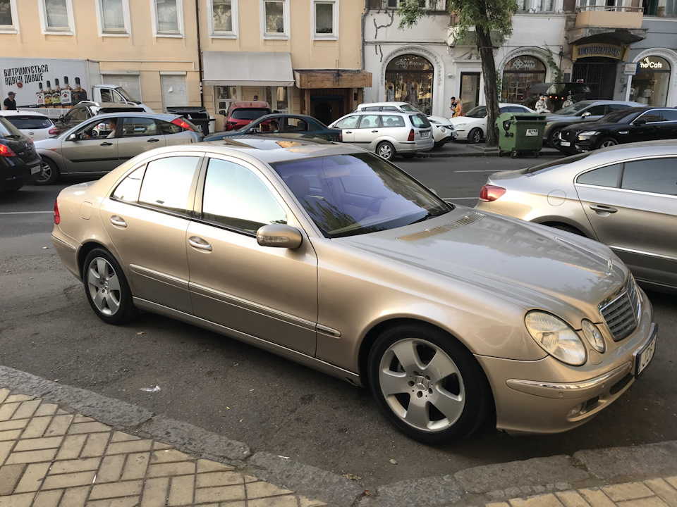 Mercedes w211 Gold Metallic