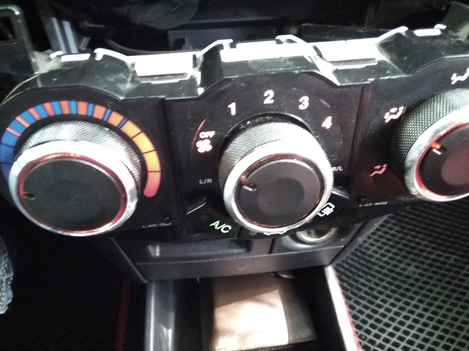 Замена лампочек подсветки блока кондиционера-печки. — DRIVE2