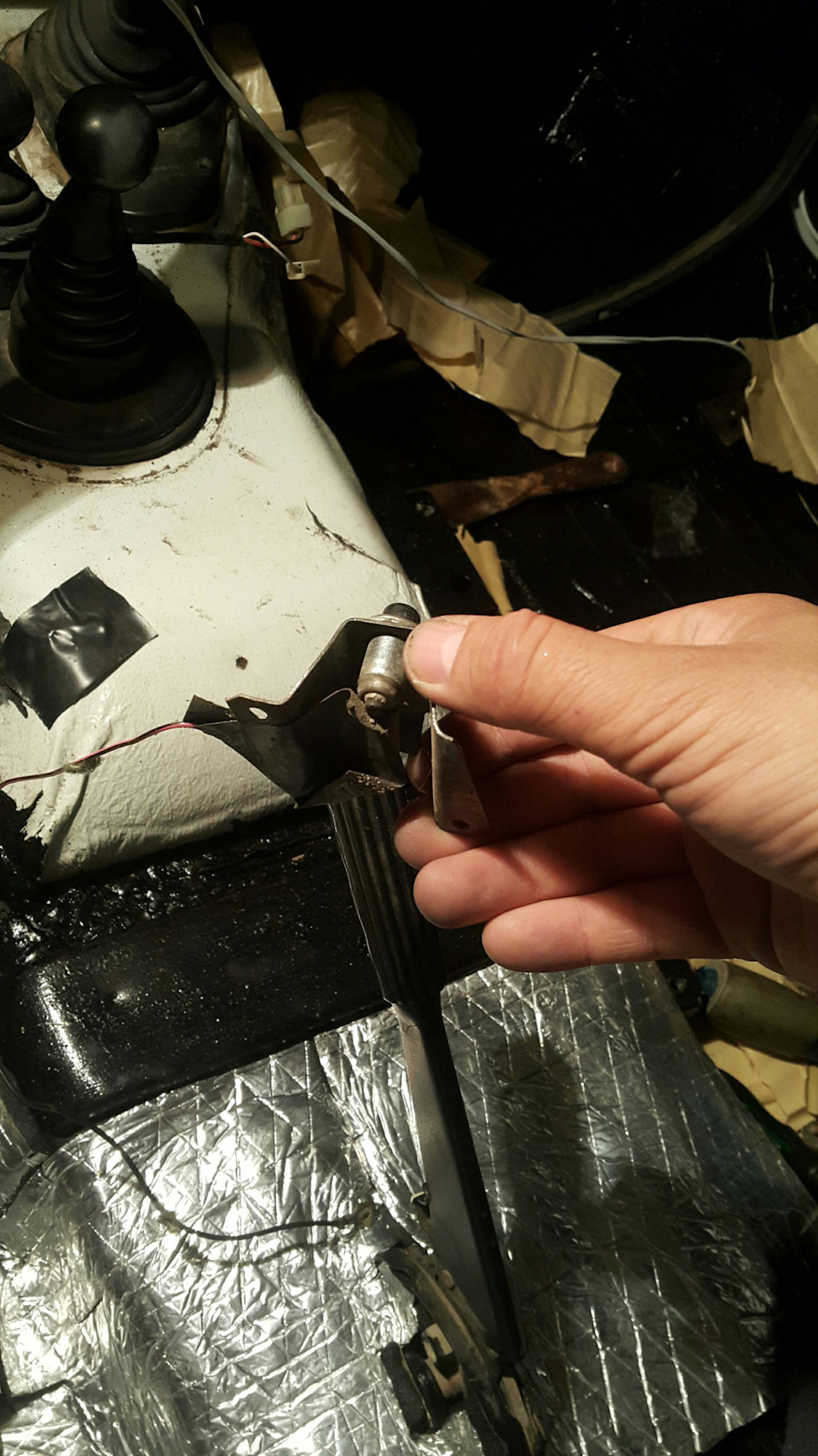 Не горит лампочка ручника . Где искать? — Lada 4x4 3D, 1,7 л, 2009 года ...