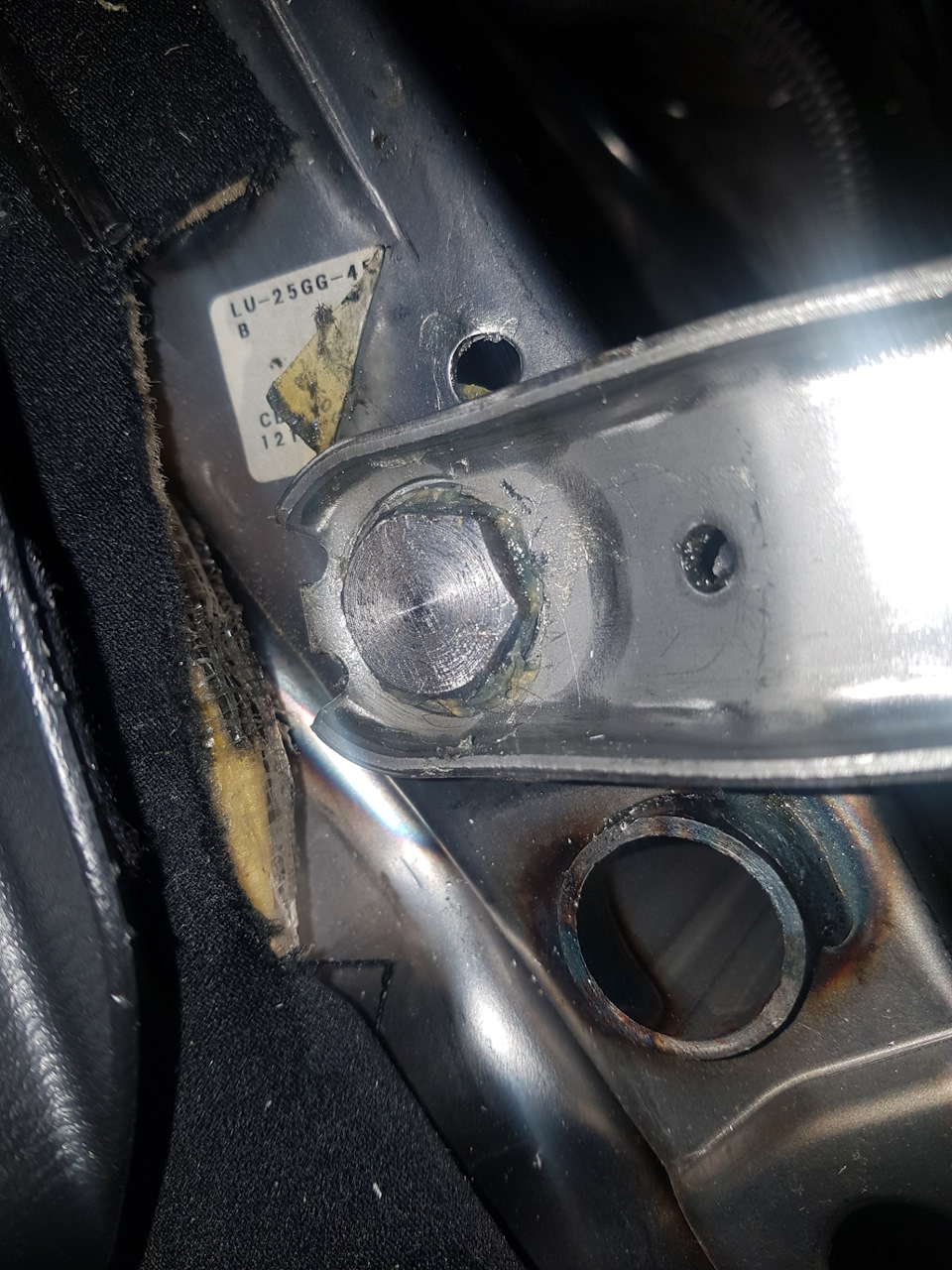 11. Устранение люфта в сидение. — Mazda 6 (3G), 2 л., 2013 года ...