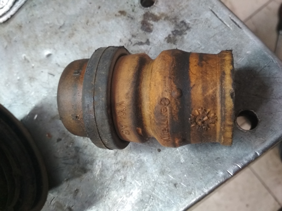 Оригинальные колпачки на секретки VAG 4F0601173A Z37 — Audi A5 (1G), 2 ...