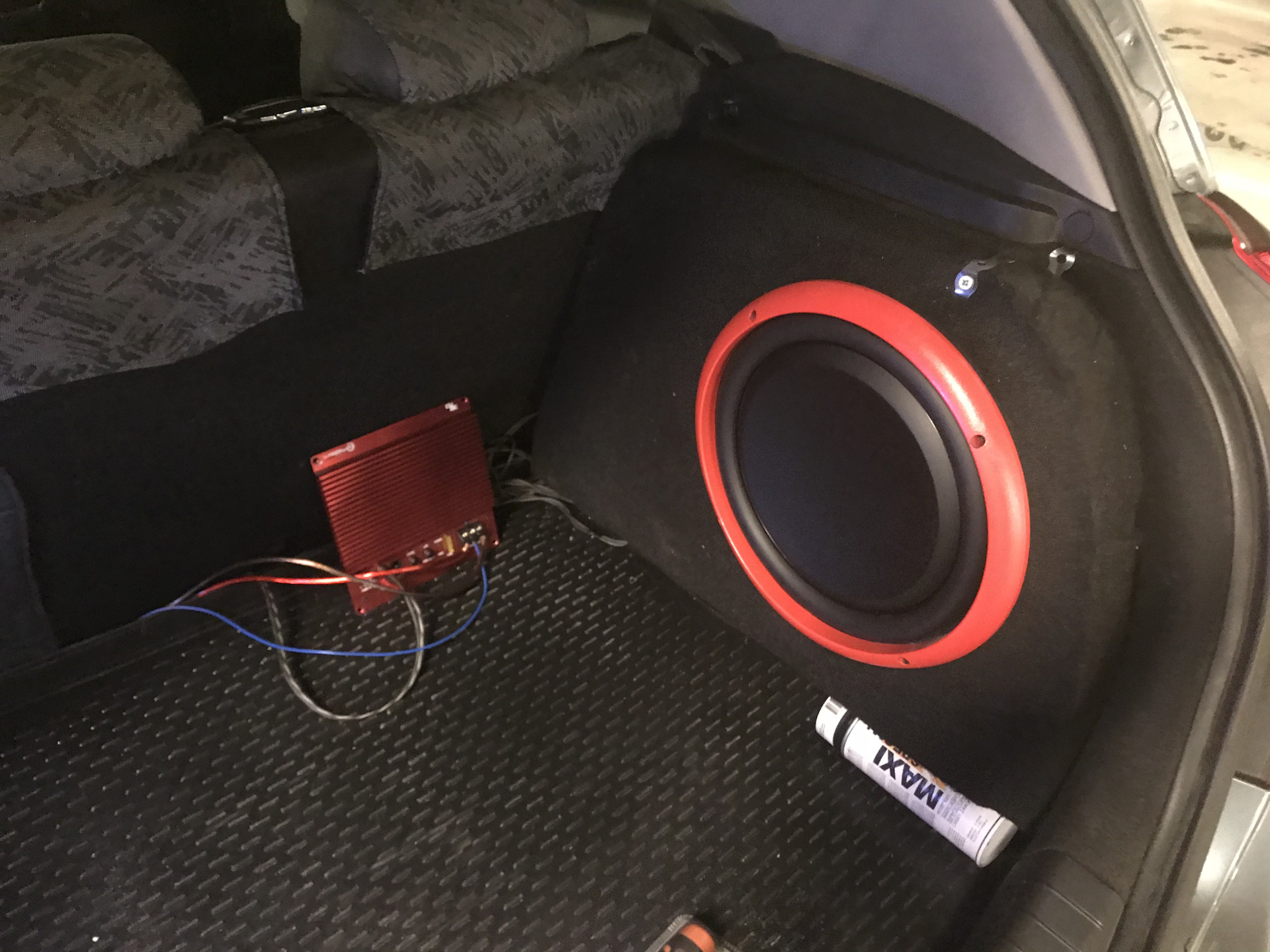 Низкий саб. Стелс сабвуфер Киа СИД 1. Kia Ceed 1 корпус стелс. Cadence сабвуфер 2x12. Киа СИД 1 2007 саб в багажник