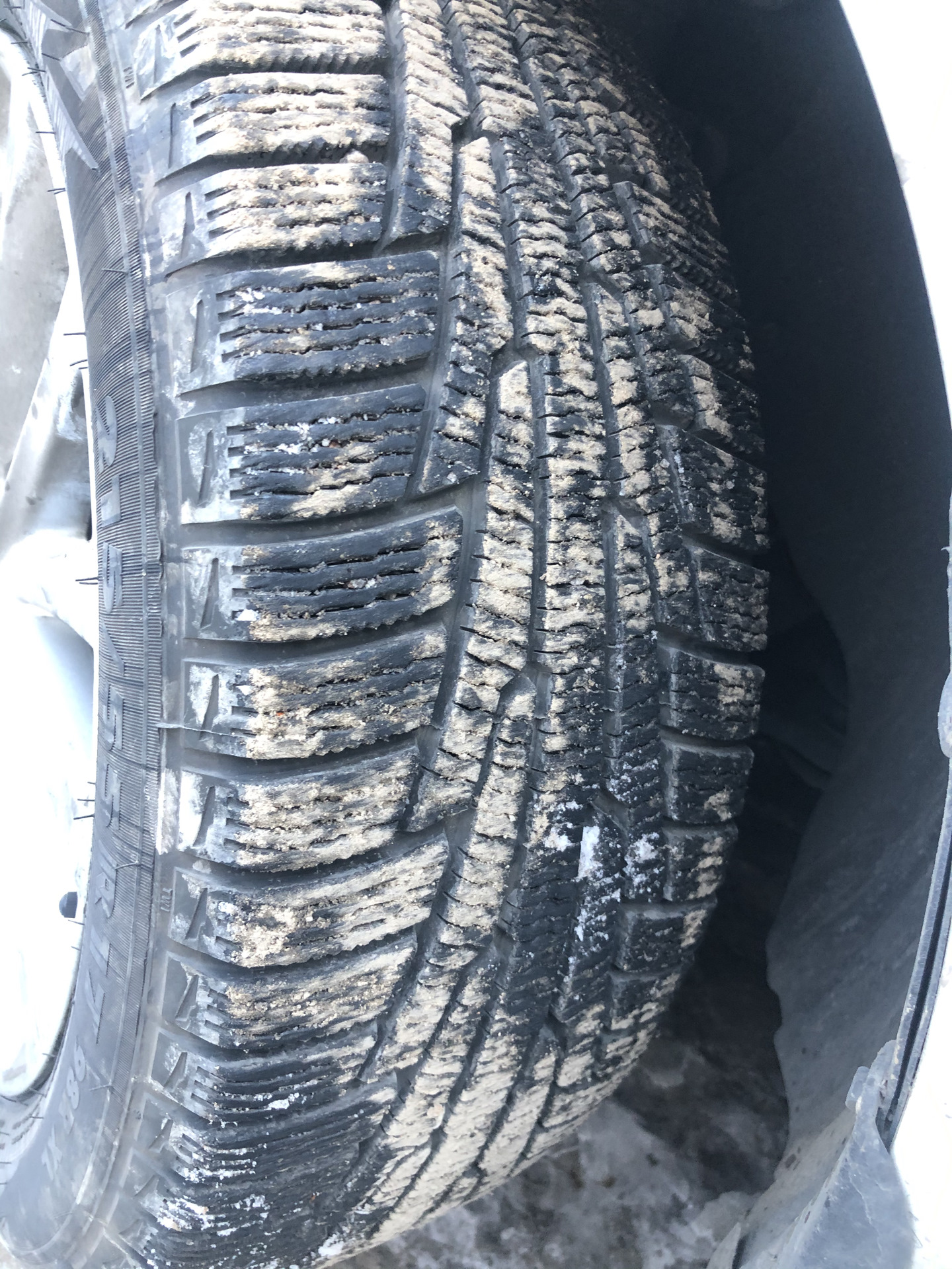 Зимняя шина нокиан отзывы. Kumho Power Grip kc11. Кордиант Сноу кросс 215/65/16. Зимние шины Kumho Power Grip kc11. Kumho Power Grip kc11 225/75 r16.