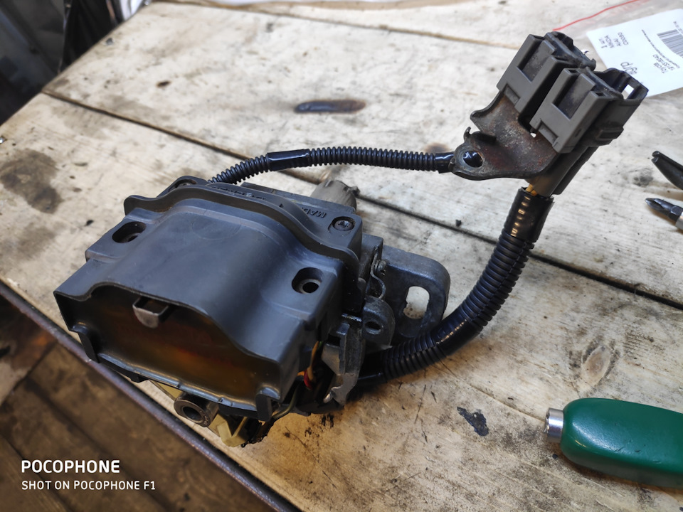 Спрятал все провода в гофру — Toyota Corolla (100)