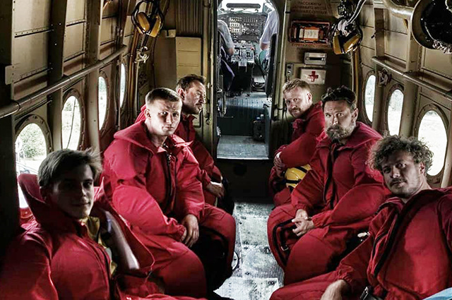 Машины прыгают через огонь. Смотреть фото Машины прыгают через огонь. Смотреть картинку Машины прыгают через огонь. Картинка про Машины прыгают через огонь. Фото Машины прыгают через огонь