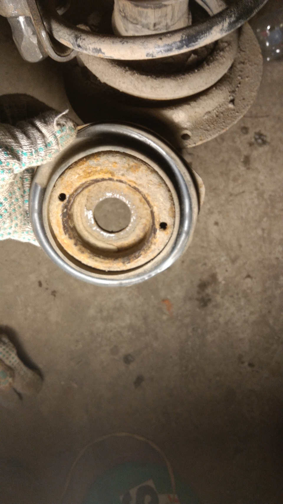 Правильная установка опор передних стоек. — Volvo V40 (1G), 1,8 л, 2003 ...