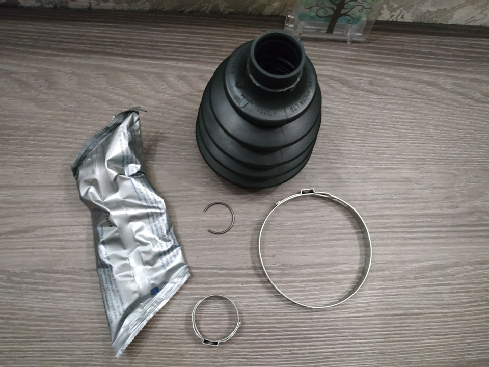 Комплектность пыльника шарикового шруса — Toyota Avensis II