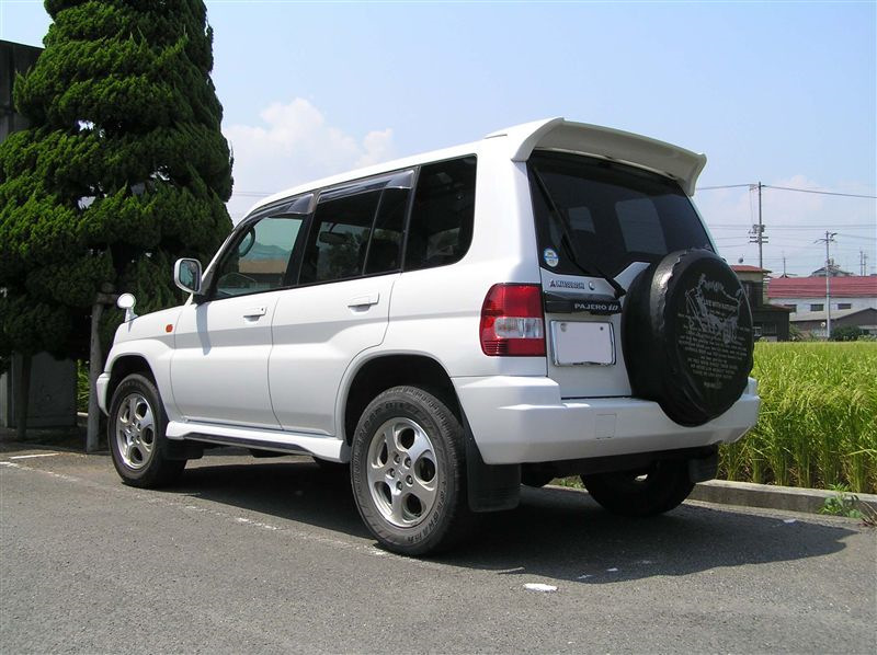 Включи мицубиси. Mitsubishi Pajero io. Mitsubishi Pajero io спойлер. Mitsubishi Pajero io Sport.