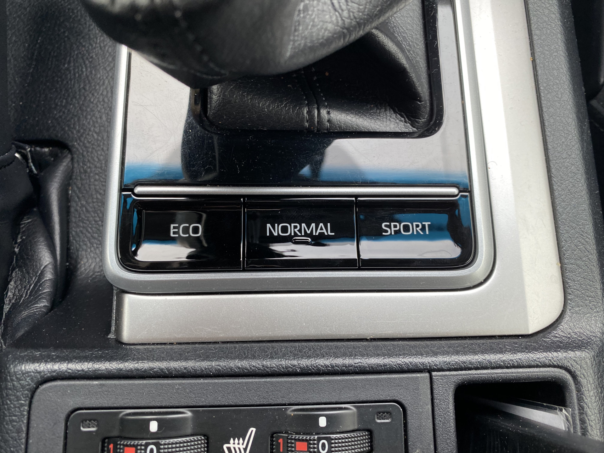 Регулятор прадо. Переключатель Eco normal Sport Prado 150. Тойота Прадо переключатели полного привода. Переключатель режимов Prado 150. Кнопки эко нормал спорт Прадо 150.