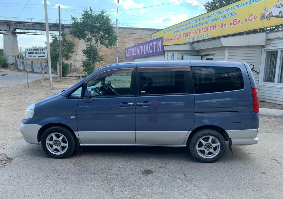 nissan serena 2001