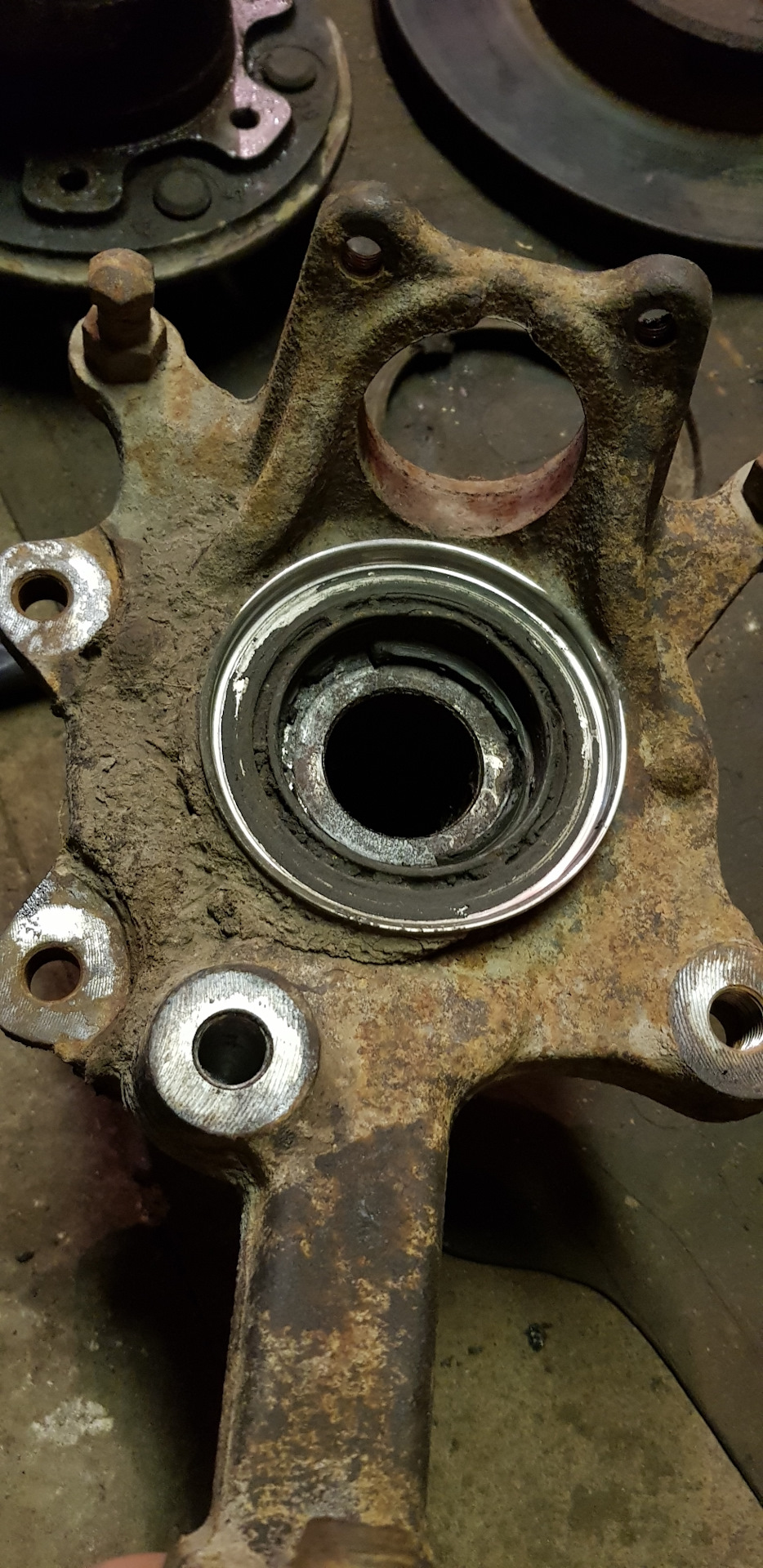 Покраска ступицы. — Toyota 4Runner II, 3 л, 1991 года | своими руками ...