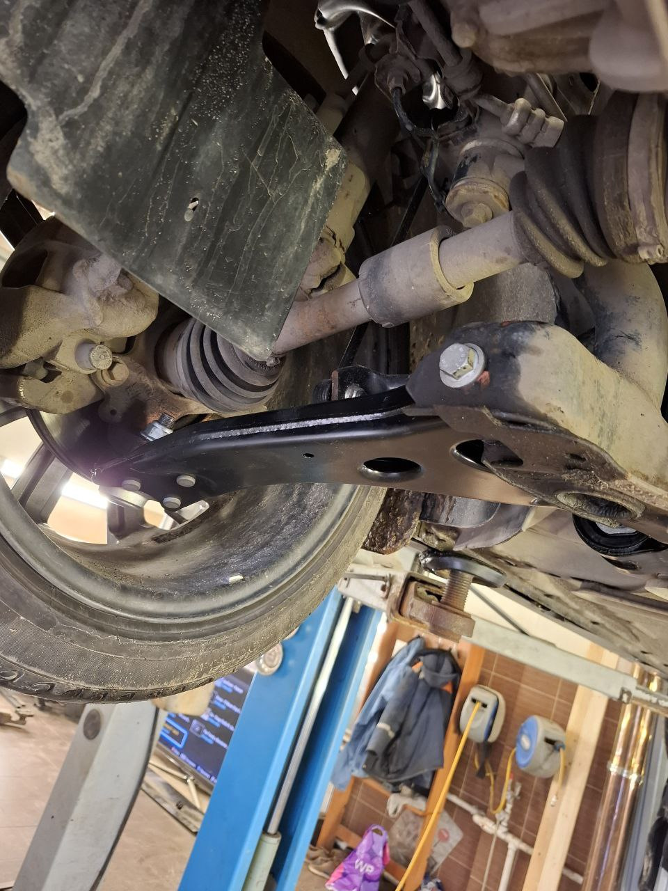 8. Правый заменил без проблем, вот и он. — Ford Focus Hatchback II