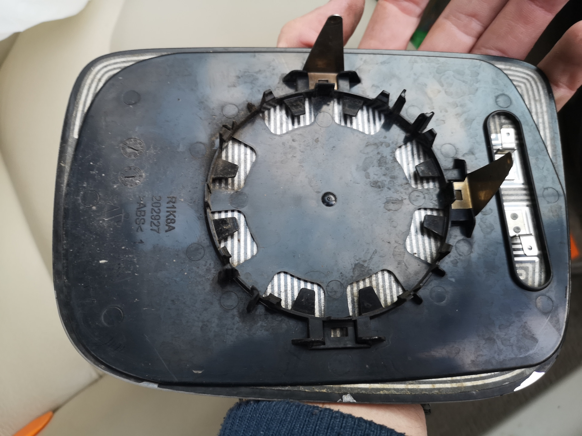 Ремонт механизма регулировки положения бокового зеркала - Chevrolet Captiva (1G)