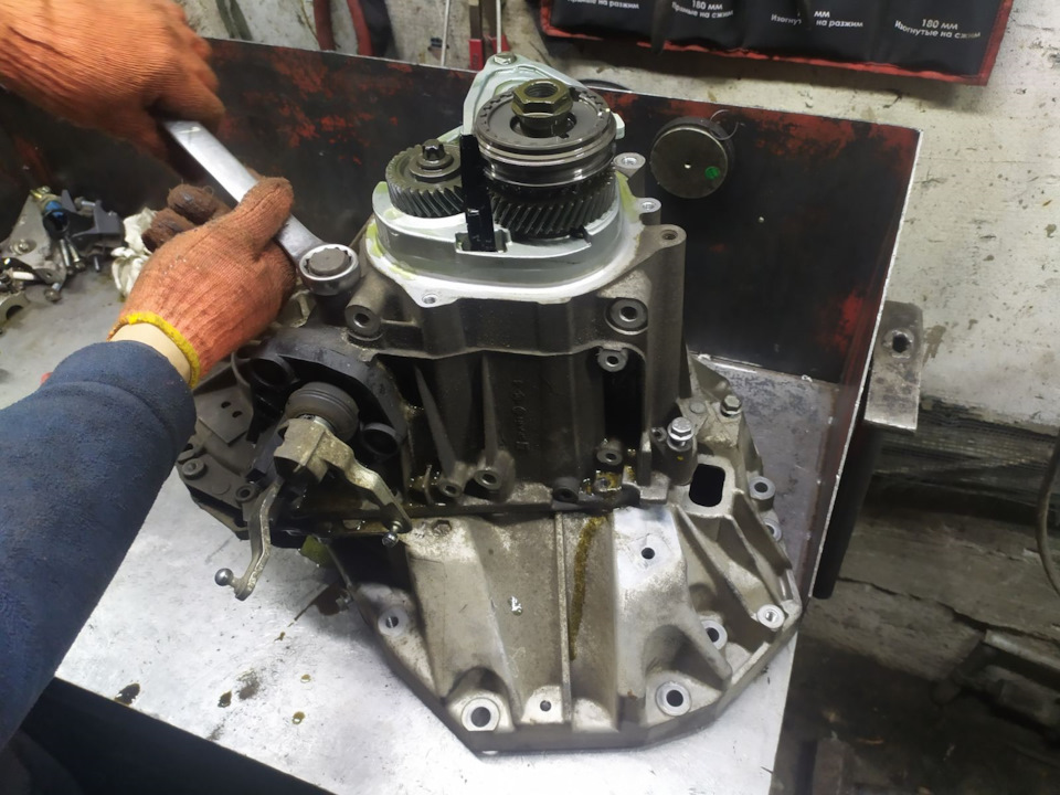 Замена подшипников коробки Jh3160 регулировка дифференциала — Dacia ...