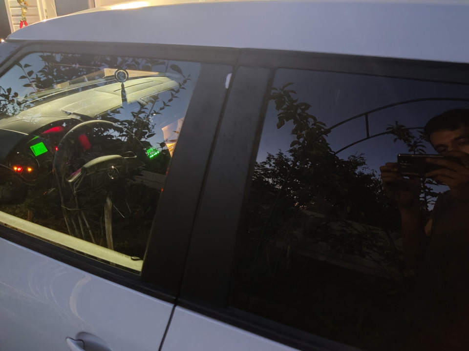 Перетяжка пленки на стойках дверей. — Skoda Fabia Mk2, 1,6 л, 2013 года ...