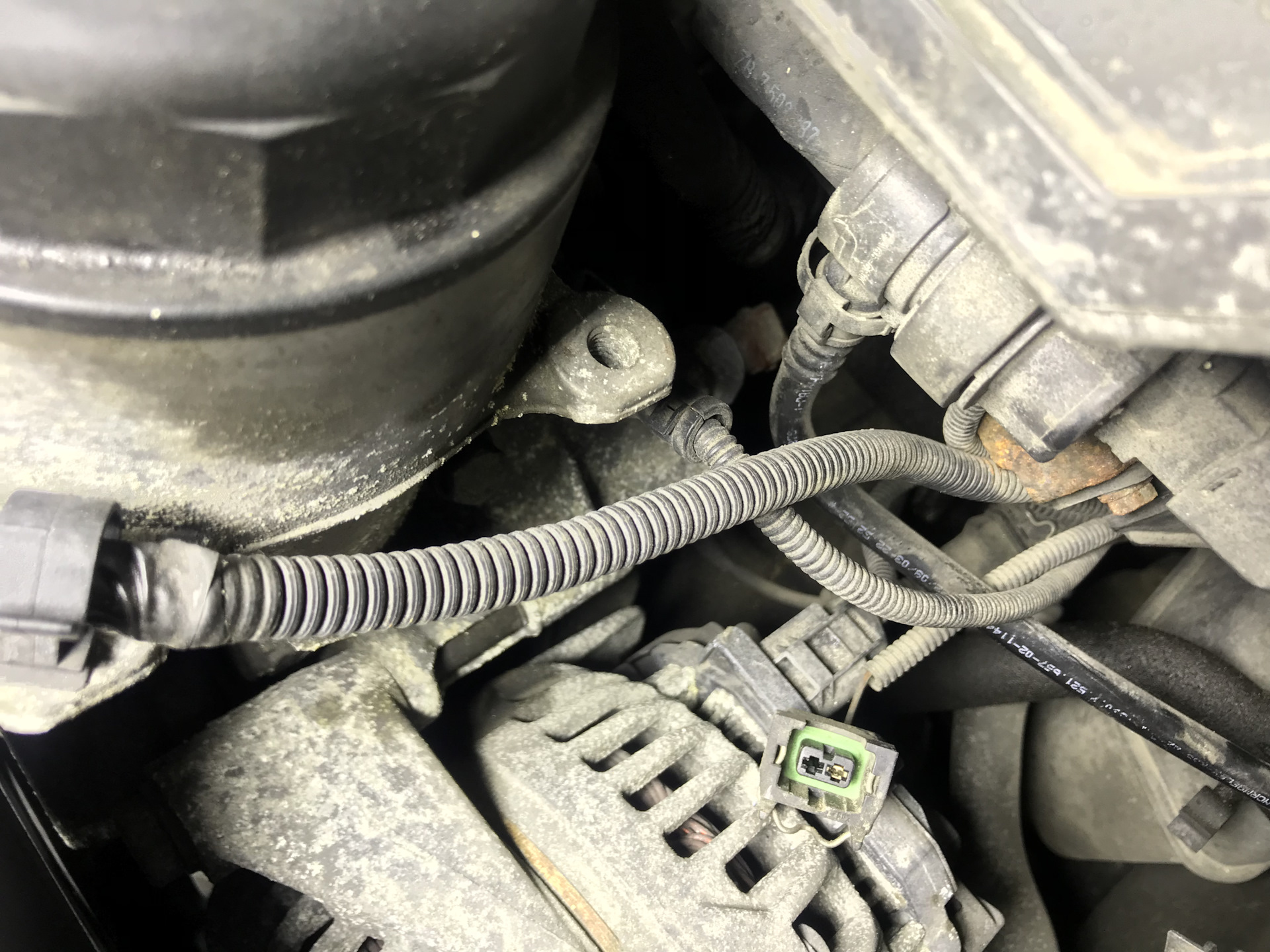 Engine oil pressure/замена датчика давления масла — BMW 5 series (E60), 2,5 л, 2003 года