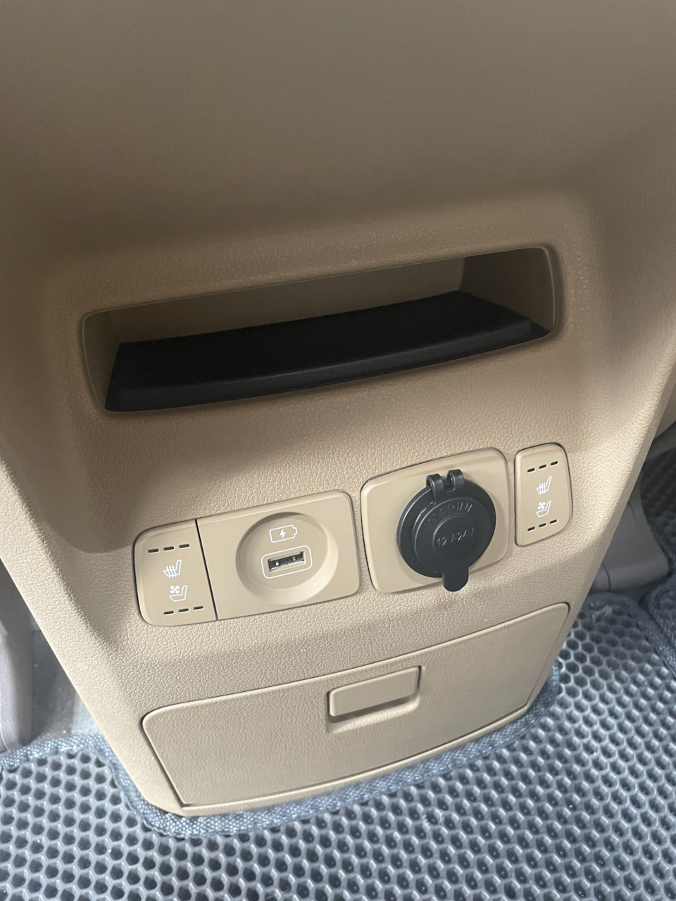 Розетка прикуривателя вместо родного 220 — KIA Carnival (3G), 2,2 л ...