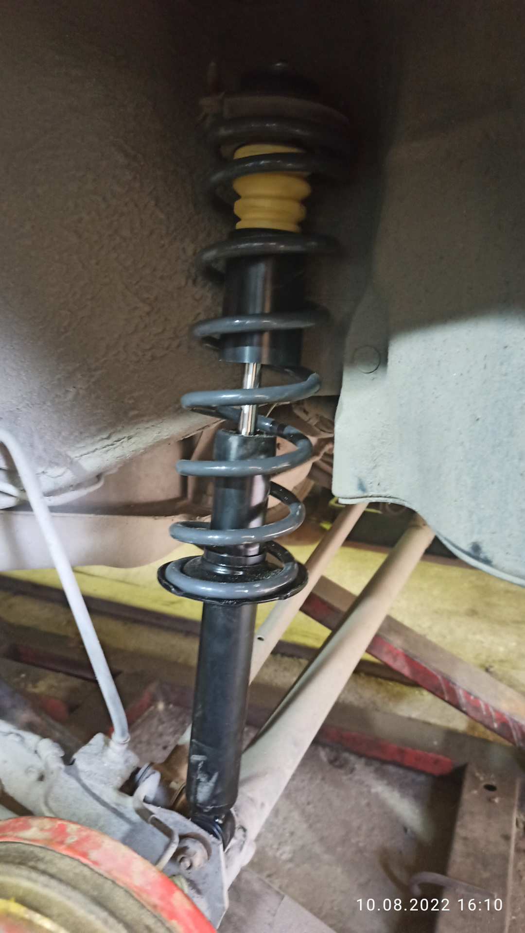 Как поменять заднюю стойку на тойоте. Задние амортизаторы тойота камри 50. Как поменять заднюю стойку на тойоте. Как поменять заднюю стойку на тойоте. Как поменять заднюю стойку на тойоте.