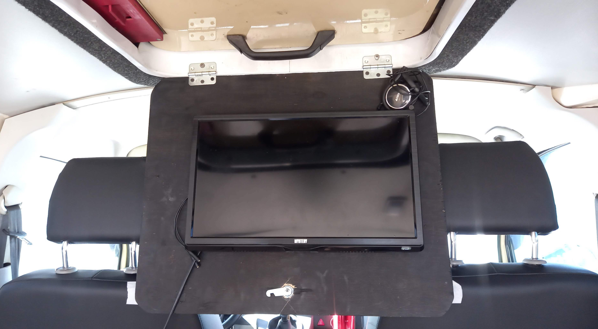 Потолочный телевизор в нишу люка — Volkswagen Transporter T5, 2 л, 2012 ...