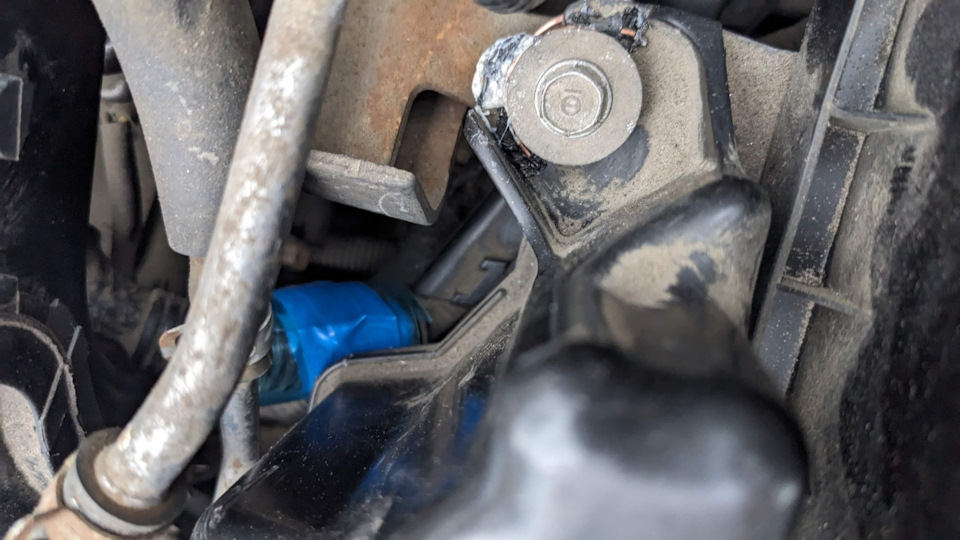 Запаянное ухо и замотаный шлейф — Honda Jazz (1G)